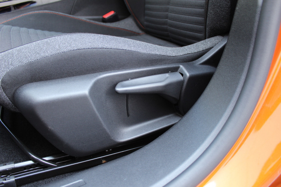 Peugeot e-2008 EV Active 50 kWh 91% SOH | Camera | Carplay | Cruise | Stoelverwarming