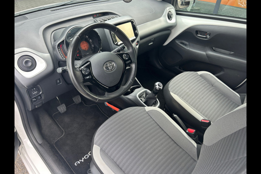 Toyota Aygo 1.0 VVT-i X-PLAY CAMERA Rijklaarprijs!