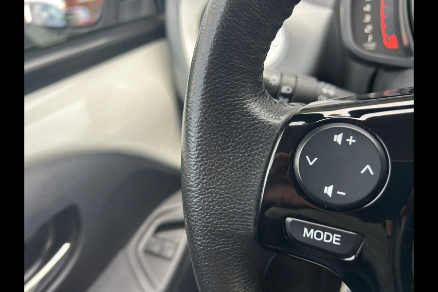 Toyota Aygo 1.0 VVT-i X-PLAY CAMERA Rijklaarprijs!