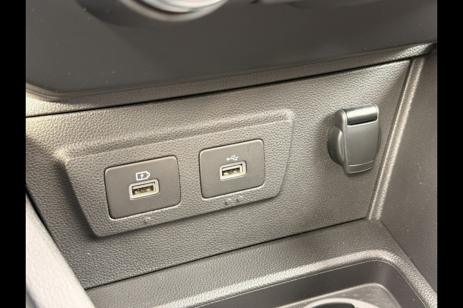 Dacia Duster 1.3 TCe Prestige Automaat Trekhaak CarPlay Camera DAB Cruise
