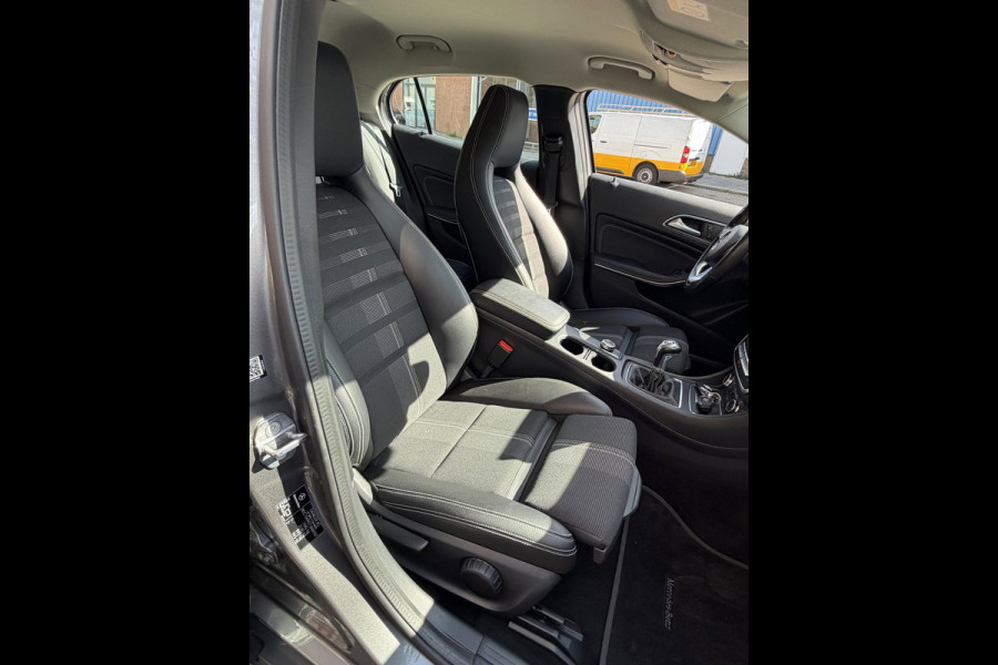 Mercedes-Benz GLA 180 Urban Sport - Navigatie I Airco I 1/2 Leder Sport interieur & Velgen I LED I Camera - PDC I