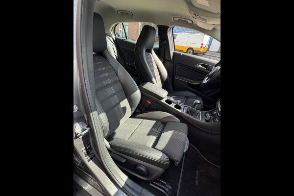 Mercedes-Benz GLA 180 Urban Sport - Navigatie I Airco I 1/2 Leder Sport interieur & Velgen I LED I Camera - PDC I