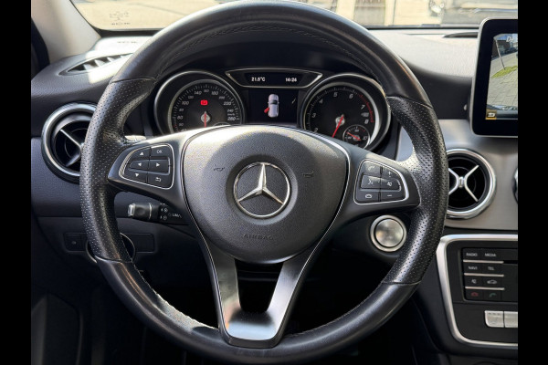 Mercedes-Benz GLA 180 Urban Sport - Navigatie I Airco I 1/2 Leder Sport interieur & Velgen I LED I Camera - PDC I