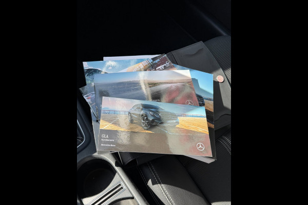 Mercedes-Benz GLA 180 Urban Sport - Navigatie I Airco I 1/2 Leder Sport interieur & Velgen I LED I Camera - PDC I