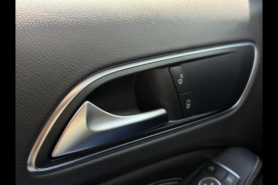 Mercedes-Benz GLA 180 Urban Sport - Navigatie I Airco I 1/2 Leder Sport interieur & Velgen I LED I Camera - PDC I