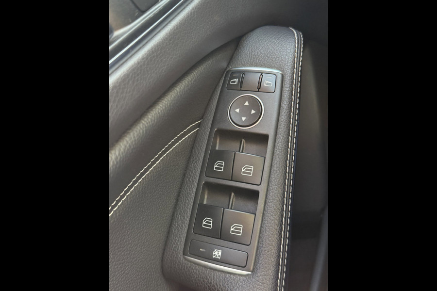 Mercedes-Benz GLA 180 Urban Sport - Navigatie I Airco I 1/2 Leder Sport interieur & Velgen I LED I Camera - PDC I