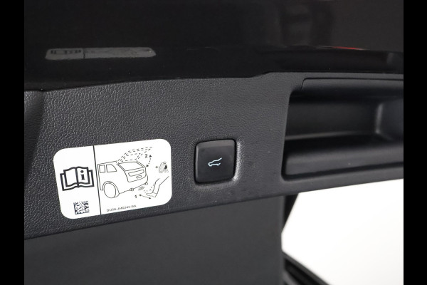 Ford Kuga 1.5 EcoBoost Titanium *Garantie tot 02-2031! | Stuur-& Stoelverwarming | Navigatie | Trekhaak | Camera | Climate Control |
