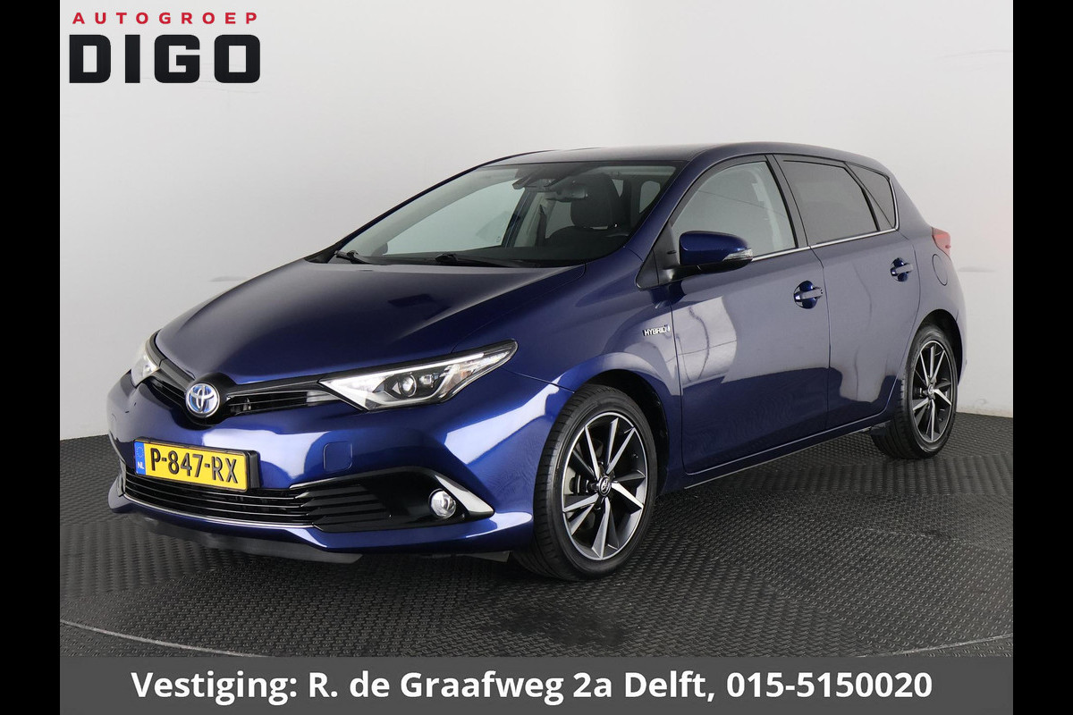 Toyota Auris 1.8 Hybrid Executive | Navigatie | Sportstoelen | Camera | Lichtmetalen velgen |