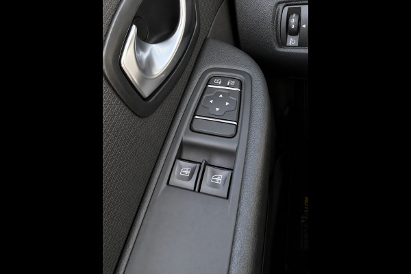 Renault Clio Estate 0.9 TCe Limited - Apple CarPlay / Navigatie I Airco I LED I Comfort pakket I 103.000 KM - Dealer onderhouden