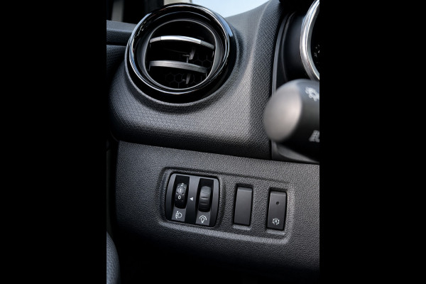 Renault Clio Estate 0.9 TCe Limited - Apple CarPlay / Navigatie I Airco I LED I Comfort pakket I 103.000 KM - Dealer onderhouden