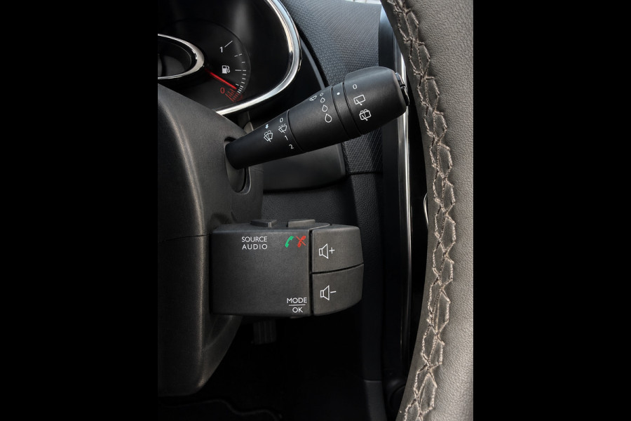Renault Clio Estate 0.9 TCe Limited - Apple CarPlay / Navigatie I Airco I LED I Comfort pakket I 103.000 KM - Dealer onderhouden