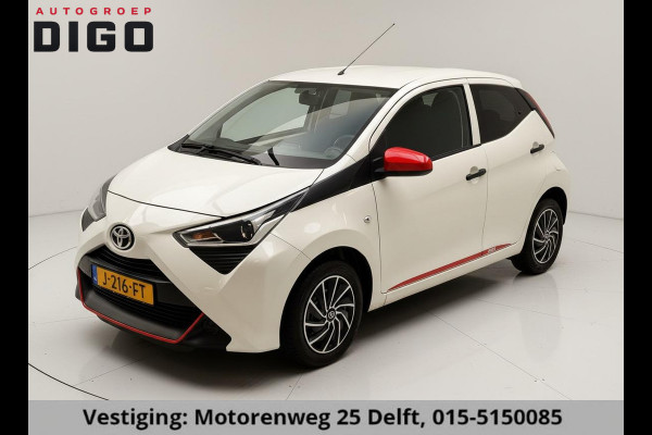 Toyota Aygo 1.0 VVT-i CORAL RED PACK 1e EIG. GARANTIE 7-2030* AIRCO. CARPLAY NAVI.PRIVACY GLASS. COMFORT PACK.100% OH