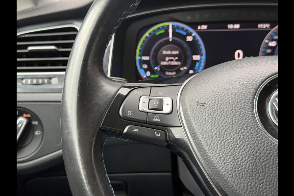 Volkswagen e-Golf e-Golf 2e Eigenaar|Navi|Camera|Virtual Cockpit|Carplay|Stoelverwarming|N.A.P|APK tot 01-2027