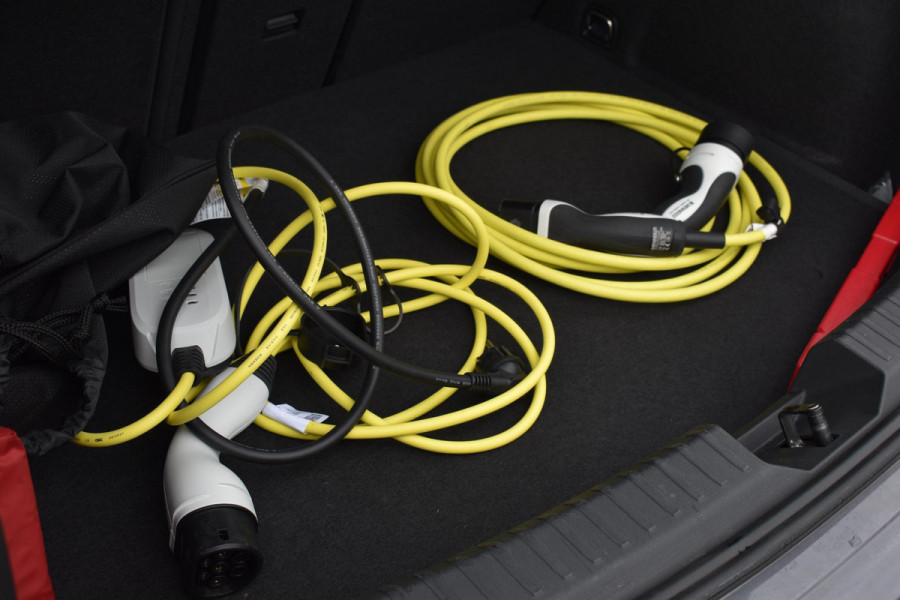 CUPRA Leon 1.4 e-Hybrid VZ Business Pano XLNavi