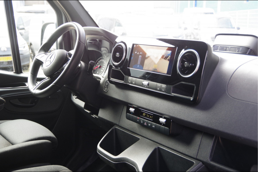 Mercedes-Benz Sprinter 317 1.9 CDI L2H2 3-ZITS, FACELIFT, AUT. LED, STOELVERWARMING, MBUX 10'', CAMERA, NAVI, CRUISE, CLIMA, PARKEERSENSOREN