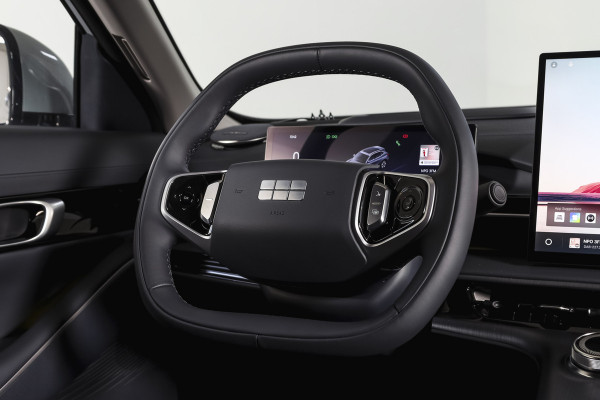 GEELY E5 Max+ 68 kWh | Pano | 360 Camera | V2L | Warmtepomp | HUD | Stoelverwarming & verkoeling | Massagestoelen+Memory | Elek. klep | Flyme |  | 19" | 2335