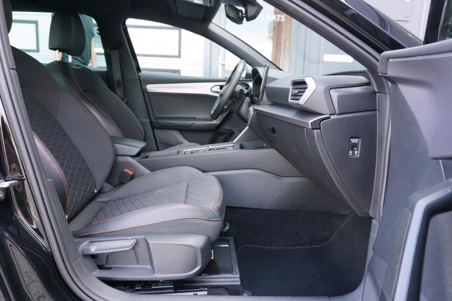 Seat Leon Sportstourer 1.5 eTSI FR Business Intense * DEALER ONDERHOUDEN * + CAMERA / KEYLESS / ELEK. TREKHAAK / STUURWIELVERWARMING