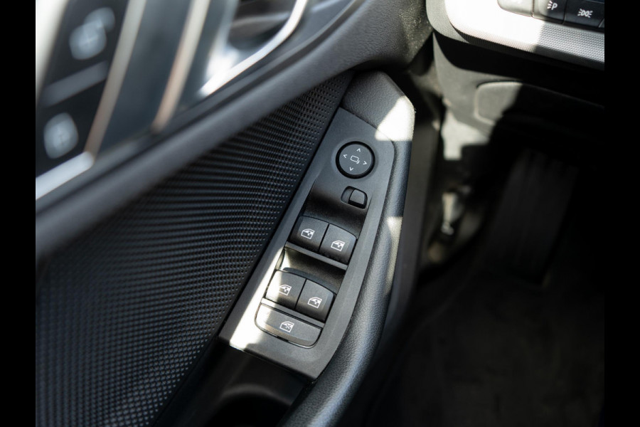 BMW 2 Serie Gran Coupé 218i Executive Edition LED | Navigatie | Carplay