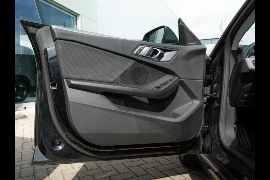 BMW 2 Serie Gran Coupé 218i Executive Edition LED | Navigatie | Carplay
