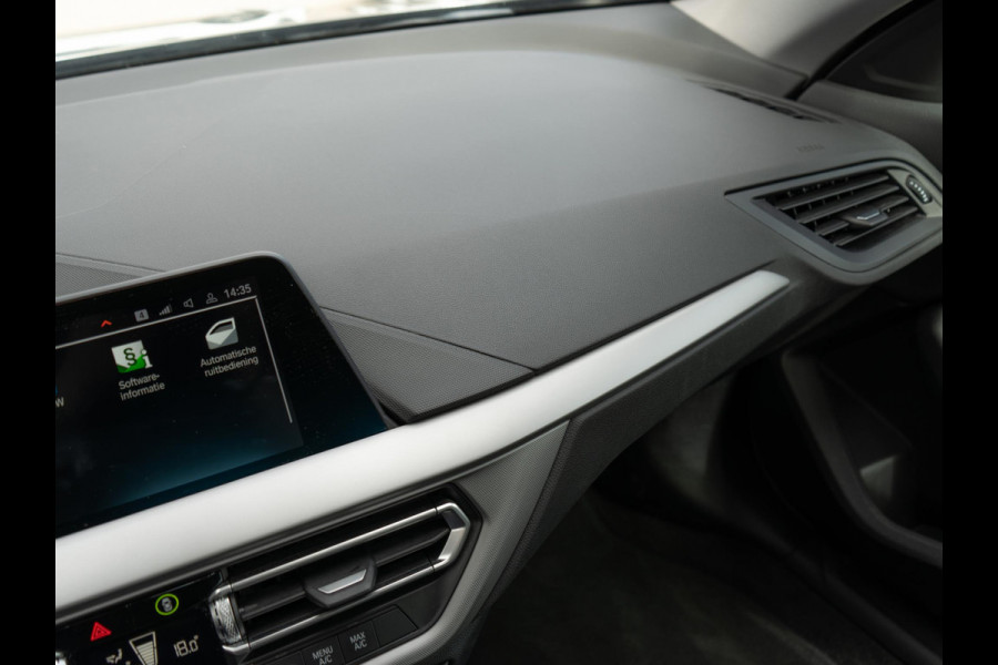 BMW 2 Serie Gran Coupé 218i Executive Edition LED | Navigatie | Carplay
