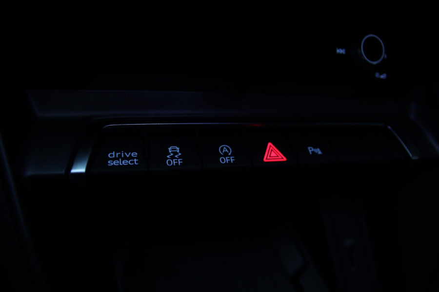 Audi Q3 35 TFSI 3x S-line VIRTUAL-CAMERA-TREKHAAK-LED-20''