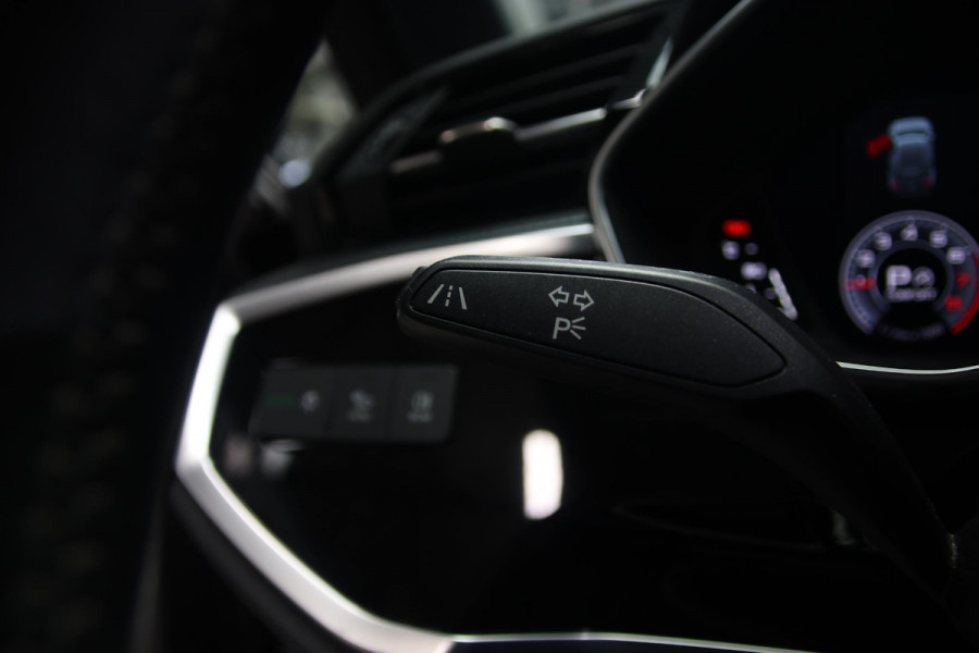 Audi Q3 35 TFSI 3x S-line VIRTUAL-CAMERA-TREKHAAK-LED-20''