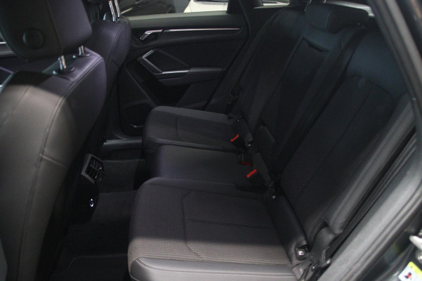 Audi Q3 35 TFSI 3x S-line VIRTUAL-CAMERA-TREKHAAK-LED-20''