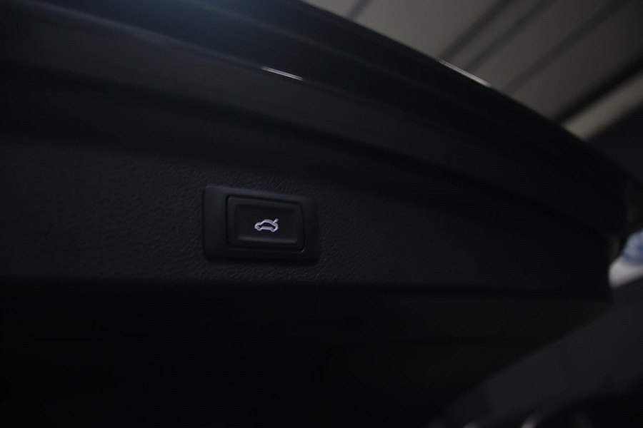 Audi Q3 35 TFSI 3x S-line VIRTUAL-CAMERA-TREKHAAK-LED-20''