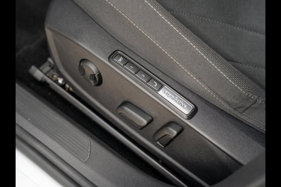 Volkswagen Golf 1.4 TSI eHybrid 204pk PHEV Style | Travel Assist | Apple CarPlay | Massage