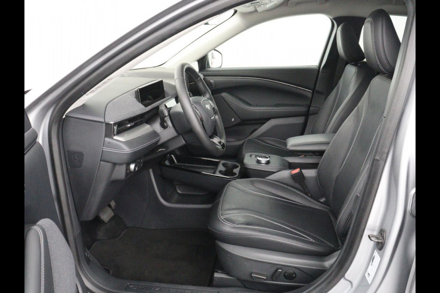 Ford Mustang Mach-E RWD 75 kWh | SOH 91,7% | Panoramadak | 360 Camera | Leder | Stoelverwarming | Adaptive cruise | B&O Sound | Stuurverwarming | Carplay | Keyless | Navigatie | Side Assist
