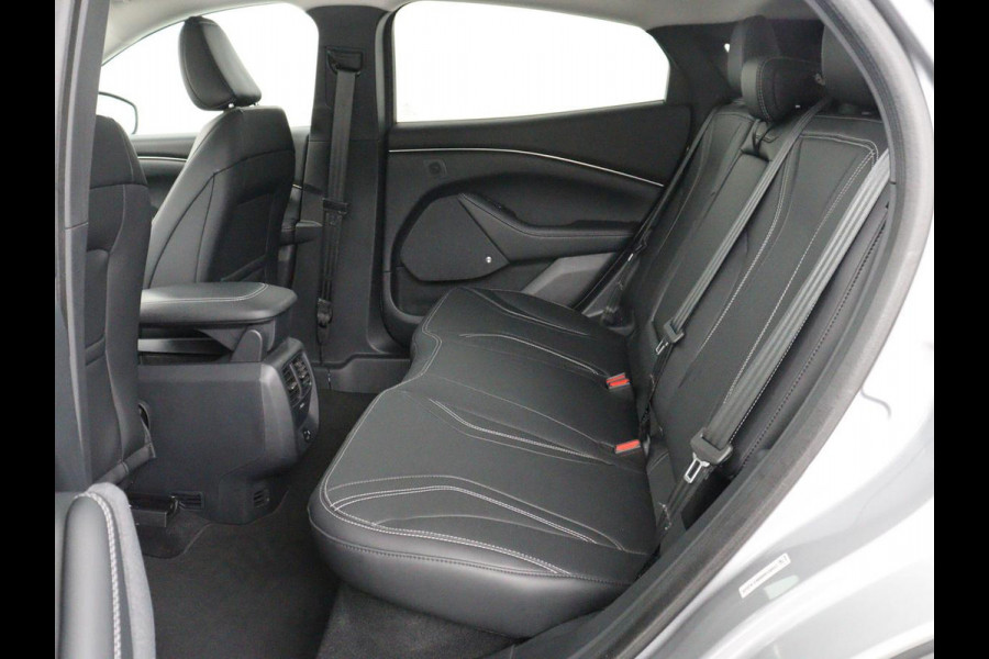 Ford Mustang Mach-E RWD 75 kWh | SOH 91,7% | Panoramadak | 360 Camera | Leder | Stoelverwarming | Adaptive cruise | B&O Sound | Stuurverwarming | Carplay | Keyless | Navigatie | Side Assist