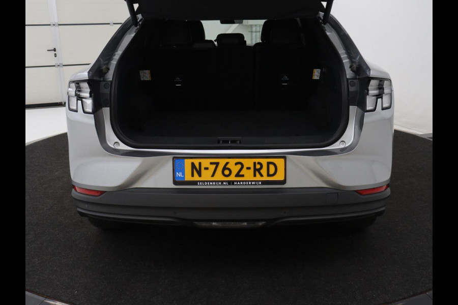 Ford Mustang Mach-E RWD 75 kWh | SOH 91,7% | Panoramadak | 360 Camera | Leder | Stoelverwarming | Adaptive cruise | B&O Sound | Stuurverwarming | Carplay | Keyless | Navigatie | Side Assist