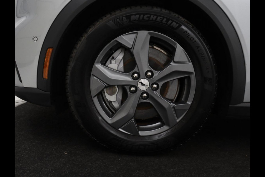 Ford Mustang Mach-E RWD 75 kWh | SOH 91,7% | Panoramadak | 360 Camera | Leder | Stoelverwarming | Adaptive cruise | B&O Sound | Stuurverwarming | Carplay | Keyless | Navigatie | Side Assist