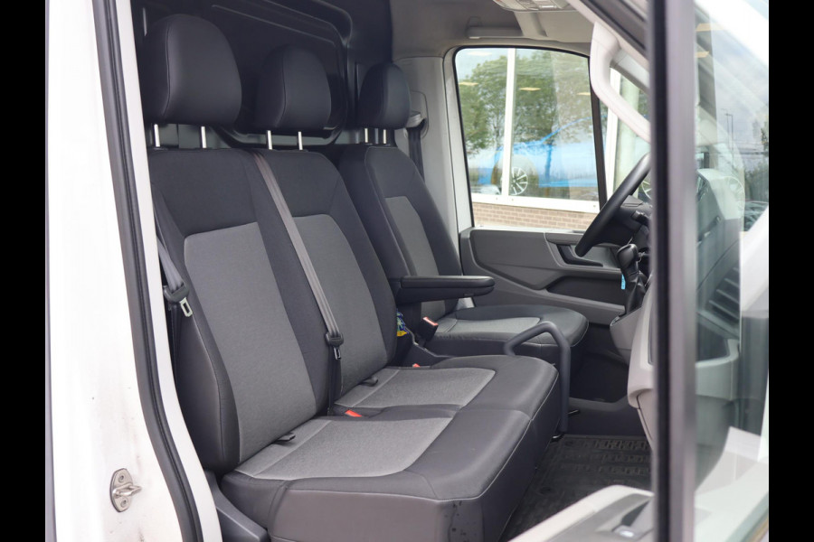 Volkswagen Crafter 35 2.0 TDI 177 PK AUT. L3H3 + 3000 KG TREKHAAK | ADAPTIVE CRUISE | LED | CAMERA | CARPLAY | STOELVERW.
