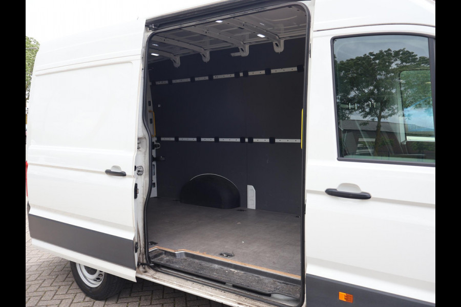 Volkswagen Crafter 35 2.0 TDI 177 PK AUT. L3H3 + 3000 KG TREKHAAK | ADAPTIVE CRUISE | LED | CAMERA | CARPLAY | STOELVERW.