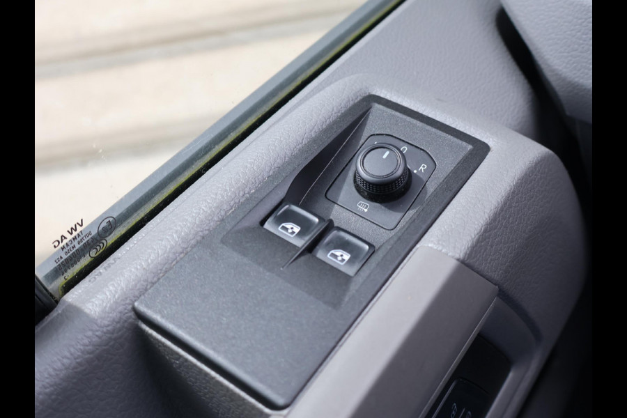 Volkswagen Crafter 35 2.0 TDI 177 PK AUT. L3H3 + 3000 KG TREKHAAK | ADAPTIVE CRUISE | LED | CAMERA | CARPLAY | STOELVERW.