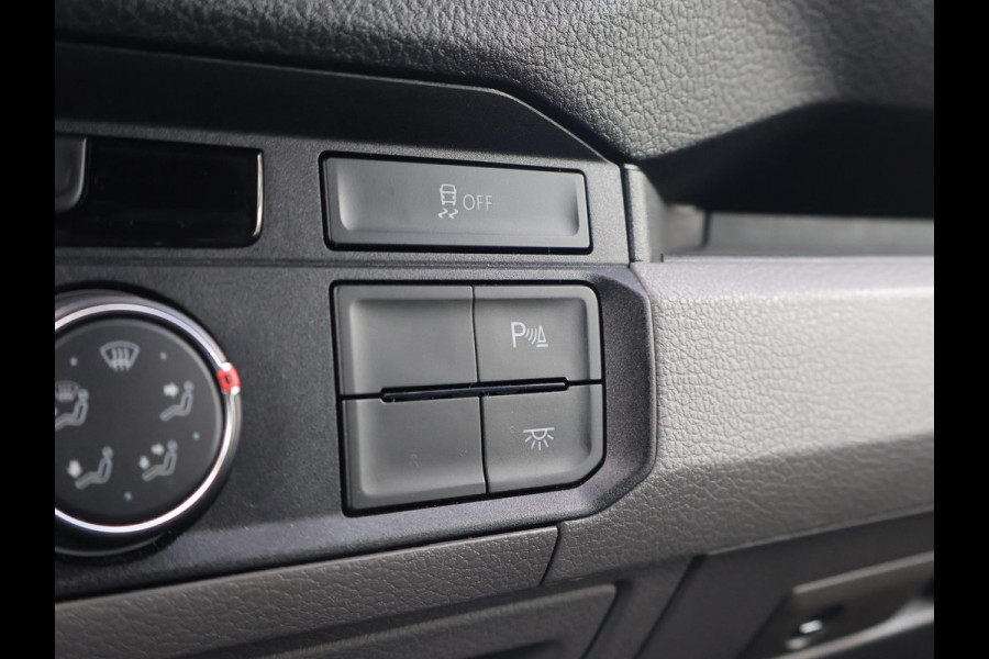 Volkswagen Crafter 35 2.0 TDI 177 PK AUT. L3H3 + 3000 KG TREKHAAK | ADAPTIVE CRUISE | LED | CAMERA | CARPLAY | STOELVERW.