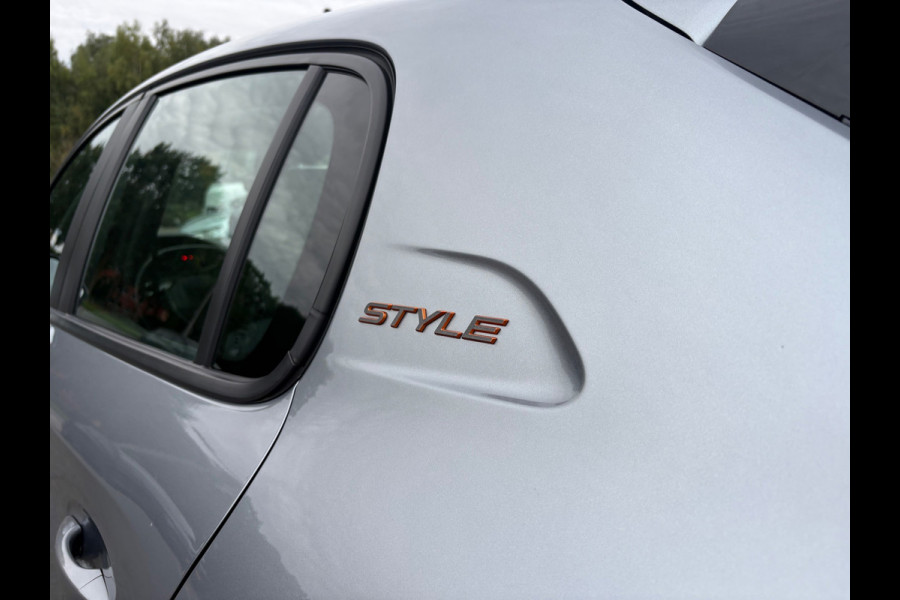 Peugeot 208 1.2 Hybrid 110 e-DCS6 Style Cruise|CarPlay|LED