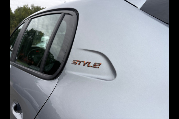 Peugeot 208 1.2 Hybrid 110 e-DCS6 Style Cruise|CarPlay|LED