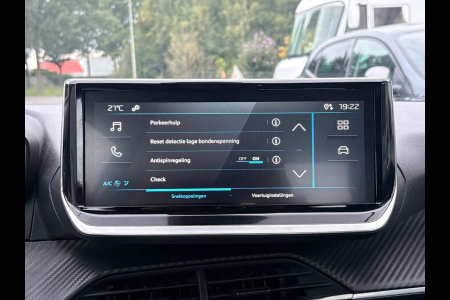 Peugeot 208 1.2 Hybrid 110 e-DCS6 Style Cruise|CarPlay|LED