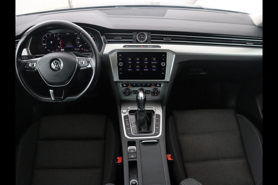 Volkswagen Passat Variant 1.4 TSI ACT Highline | Adaptive cruise | Stoelverwarming | Trekhaak | Camera | Park assist | Carplay | Climate control | Virtueel dashboard