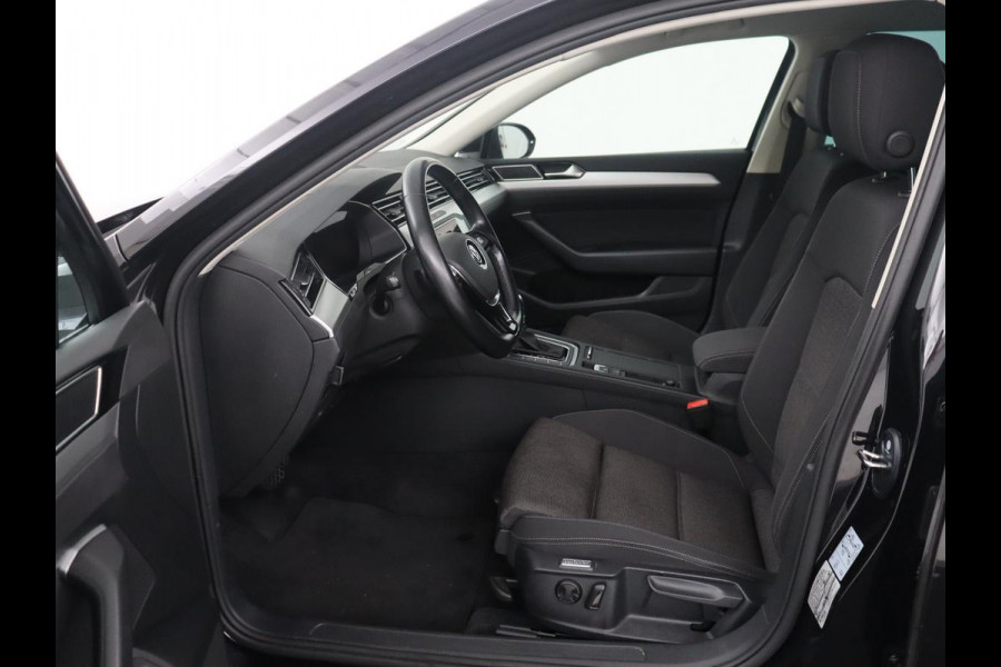 Volkswagen Passat Variant 1.4 TSI ACT Highline | Adaptive cruise | Stoelverwarming | Trekhaak | Camera | Park assist | Carplay | Climate control | Virtueel dashboard
