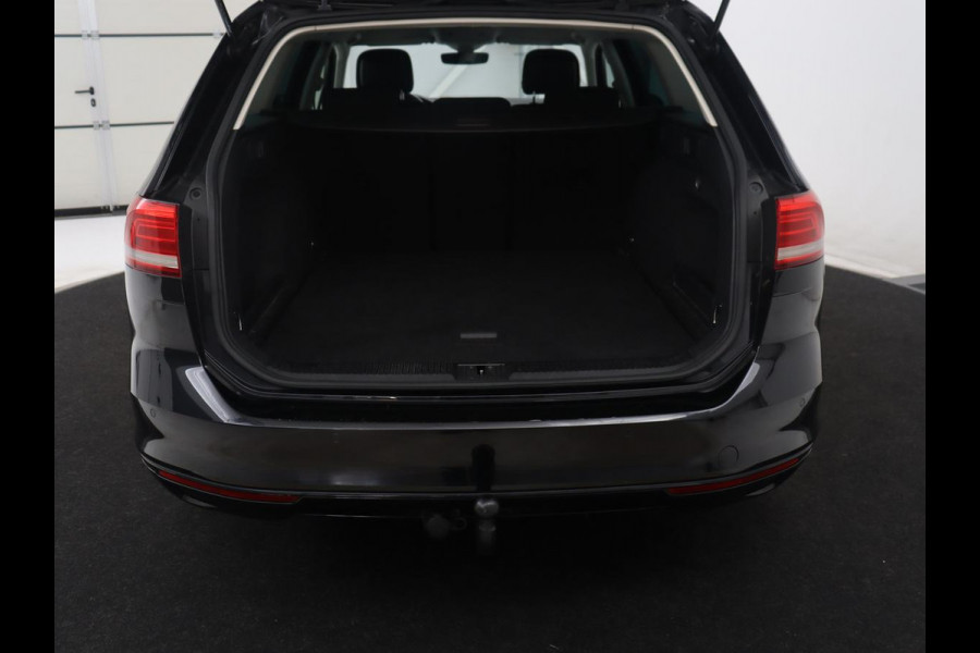 Volkswagen Passat Variant 1.4 TSI ACT Highline | Adaptive cruise | Stoelverwarming | Trekhaak | Camera | Park assist | Carplay | Climate control | Virtueel dashboard