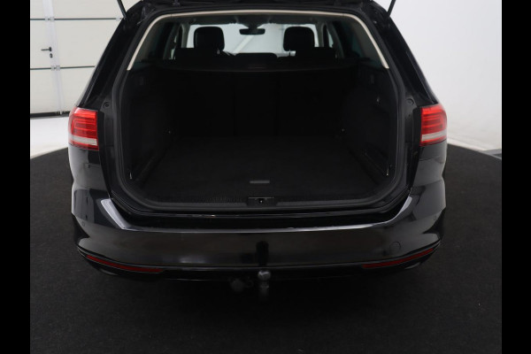 Volkswagen Passat Variant 1.4 TSI ACT Highline | Adaptive cruise | Stoelverwarming | Trekhaak | Camera | Park assist | Carplay | Climate control | Virtueel dashboard
