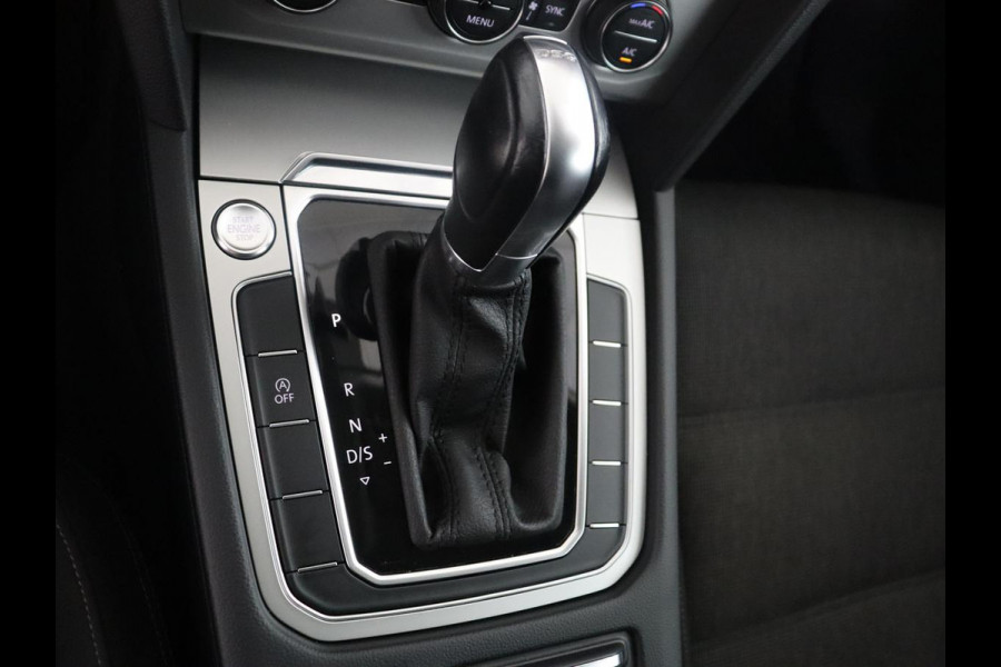 Volkswagen Passat Variant 1.4 TSI ACT Highline | Adaptive cruise | Stoelverwarming | Trekhaak | Camera | Park assist | Carplay | Climate control | Virtueel dashboard