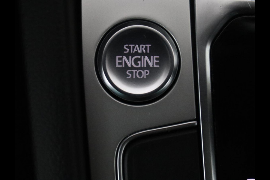 Volkswagen Passat Variant 1.4 TSI ACT Highline | Adaptive cruise | Stoelverwarming | Trekhaak | Camera | Park assist | Carplay | Climate control | Virtueel dashboard