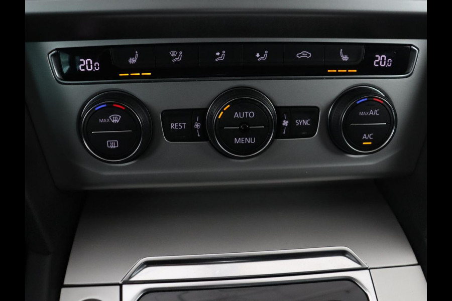 Volkswagen Passat Variant 1.4 TSI ACT Highline | Adaptive cruise | Stoelverwarming | Trekhaak | Camera | Park assist | Carplay | Climate control | Virtueel dashboard