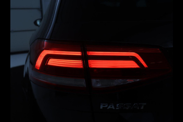 Volkswagen Passat Variant 1.4 TSI ACT Highline | Adaptive cruise | Stoelverwarming | Trekhaak | Camera | Park assist | Carplay | Climate control | Virtueel dashboard