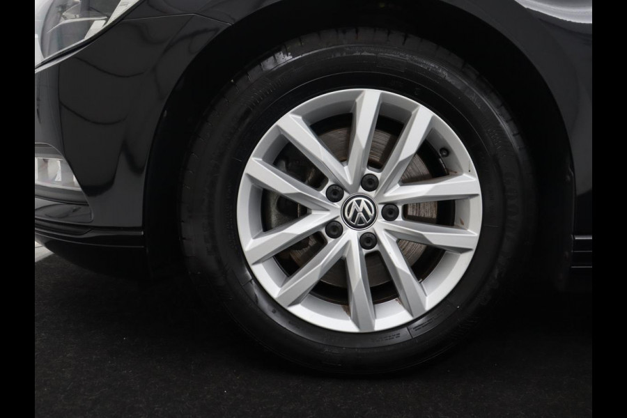Volkswagen Passat Variant 1.4 TSI ACT Highline | Adaptive cruise | Stoelverwarming | Trekhaak | Camera | Park assist | Carplay | Climate control | Virtueel dashboard