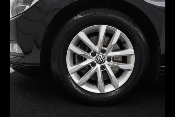 Volkswagen Passat Variant 1.4 TSI ACT Highline | Adaptive cruise | Stoelverwarming | Trekhaak | Camera | Park assist | Carplay | Climate control | Virtueel dashboard